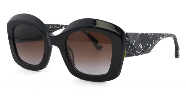 WOODYS IRINA 240403 01