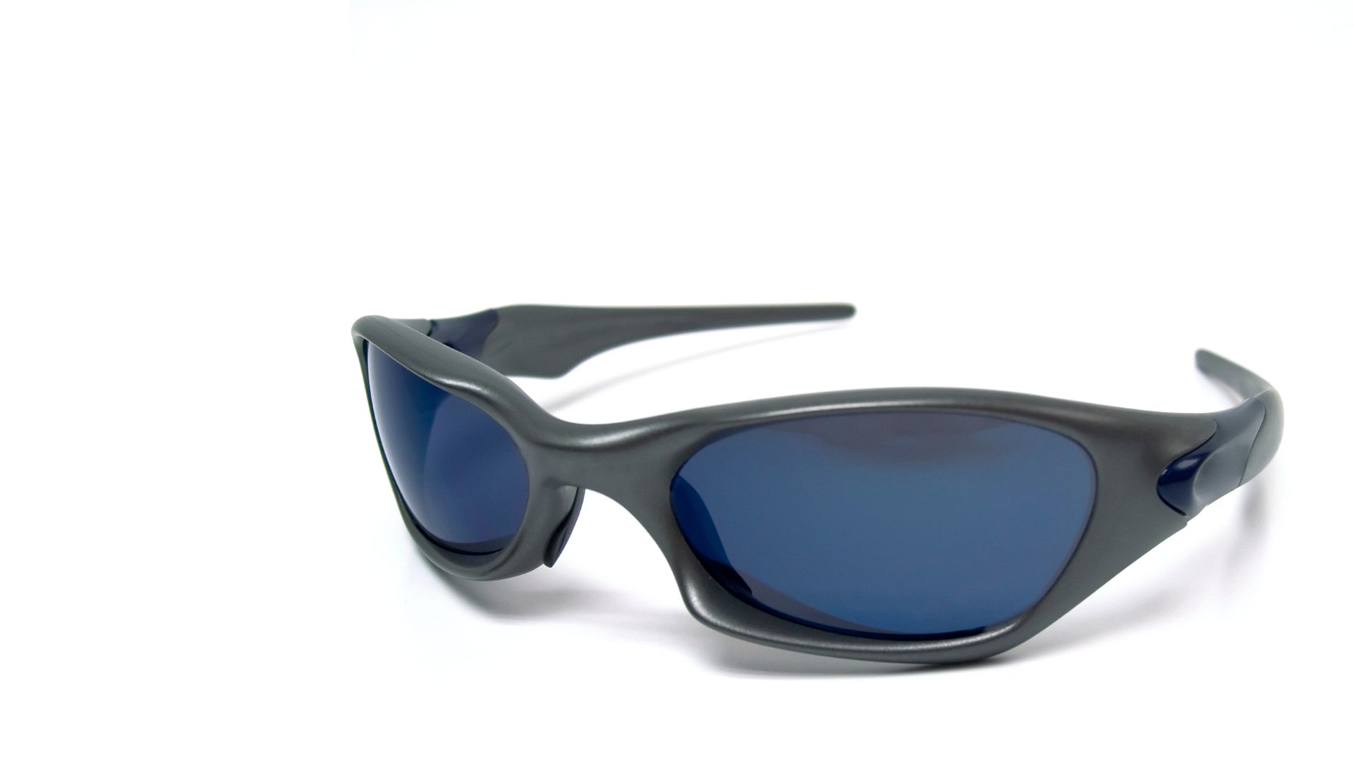 Η ιστορία και η καινοτομία της Oakley