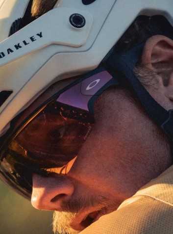Σακίδια και αξεσουάρ Oakley για την καθημερινότητα και την προπόνηση
