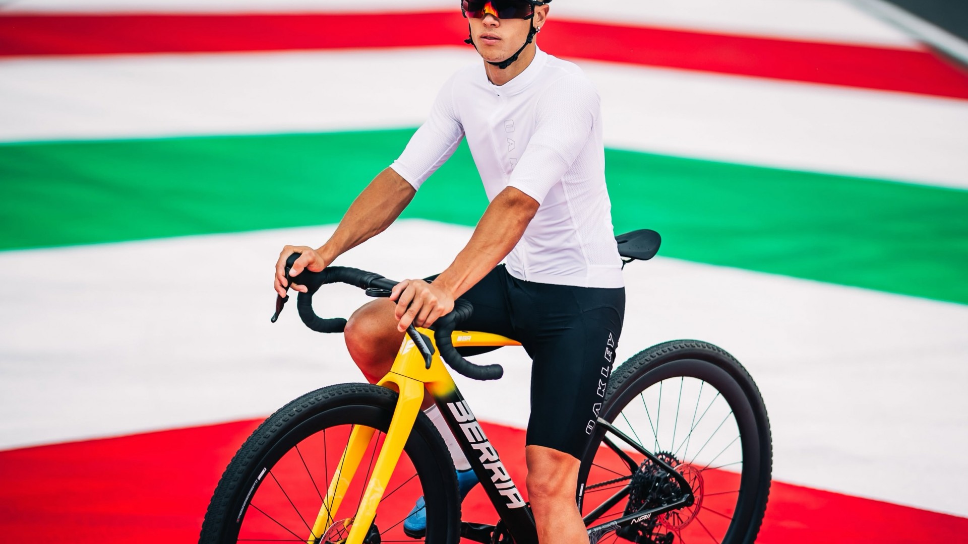 Σακίδια και αξεσουάρ Oakley για την καθημερινότητα και την προπόνηση
